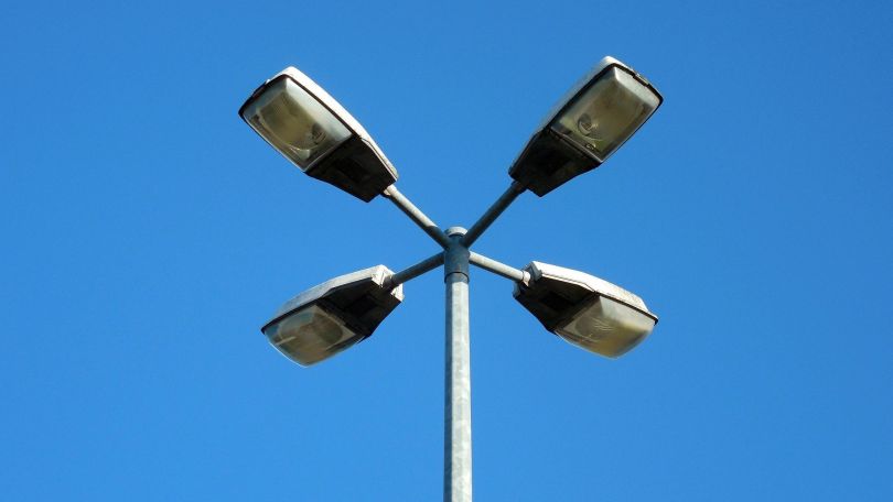 Straßenbeleuchtung mit 4 Lampen
