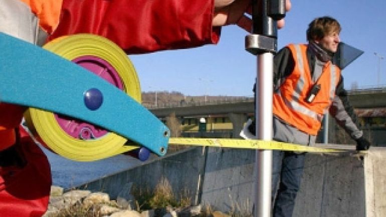 copyright: frischesgras Vermessungsingenieure bei der Außendienstarbeit