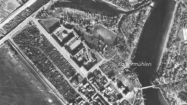 Alte Luftbildaufnahme im Bereich Kaisermühlen