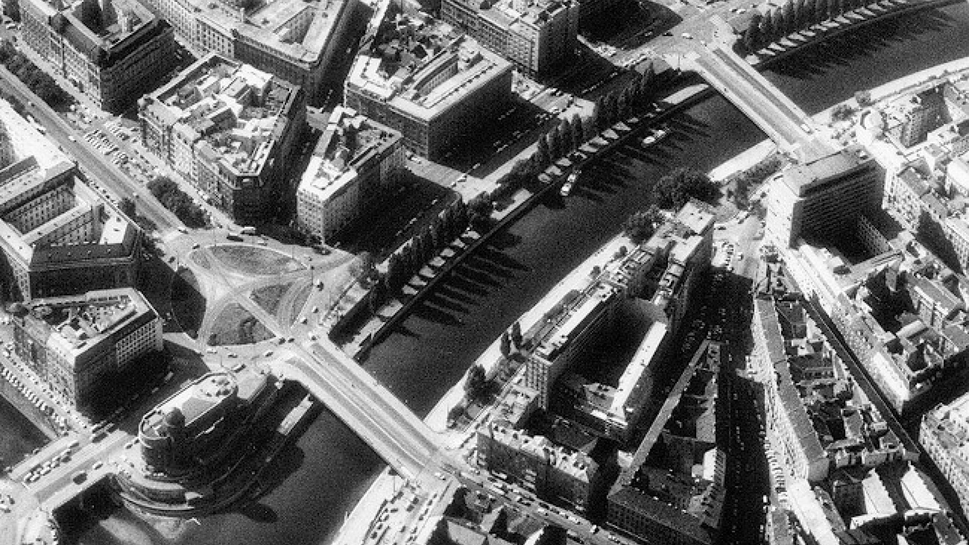 Alte Luftbildaufnahme der Urania