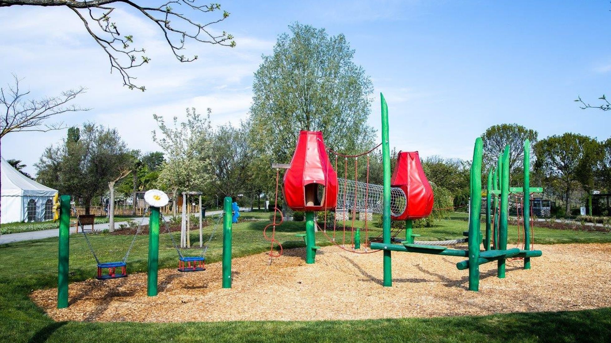 copyright: Wiener Stadtgärten/Matern Spielgeräte auf einem Spielplatz
