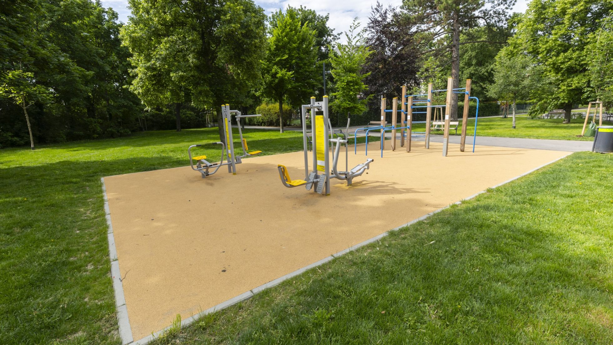 copyright: Wiener Stadtgärten / Dujmic Fitnessgeräte in einem Park
