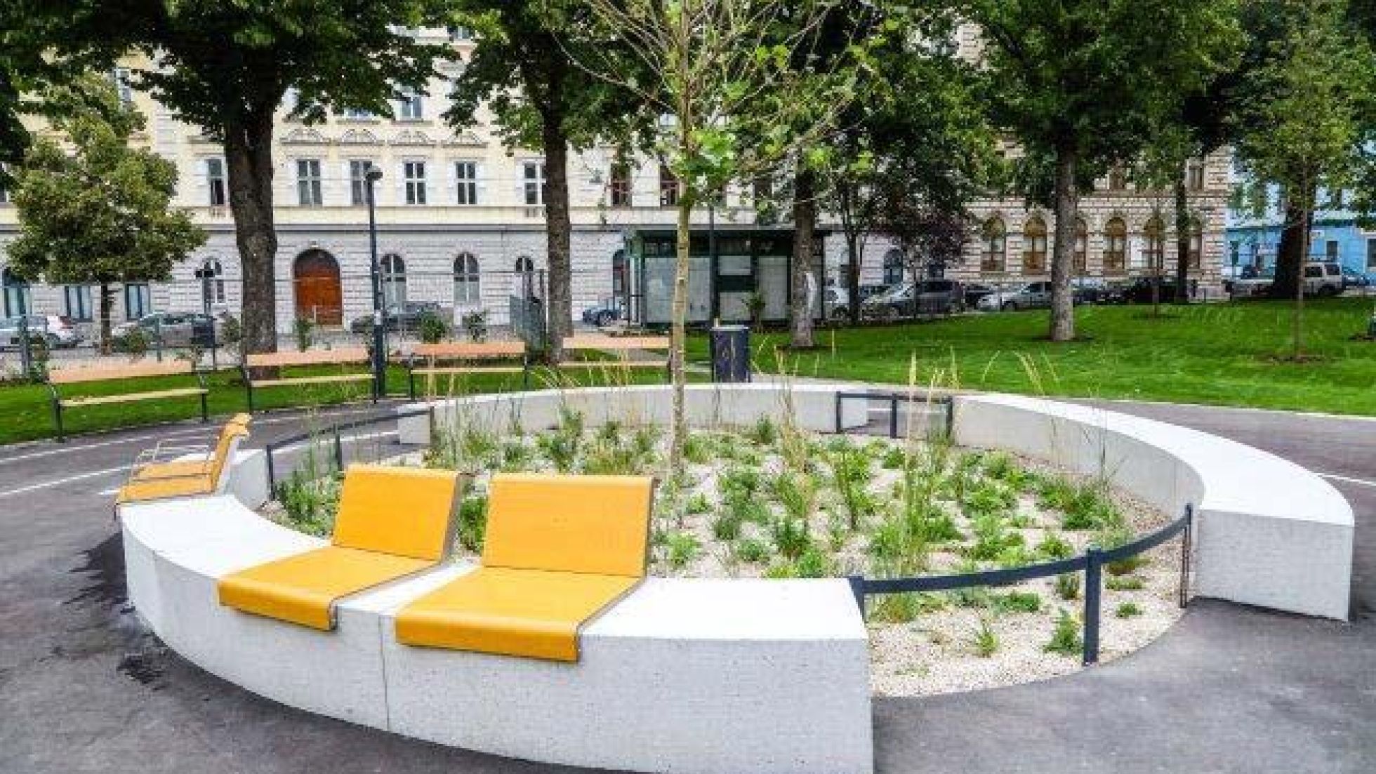 Sitzgelegenheiten in einem Park