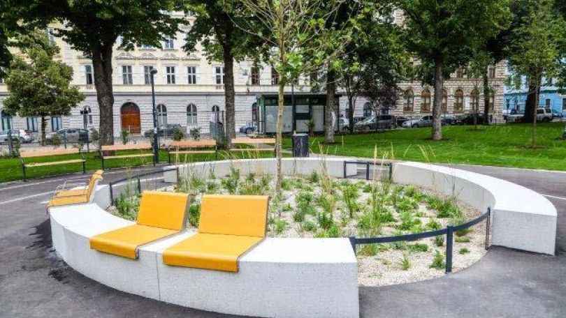 copyright: PID/Fürthner Sitzgelegenheiten in einem Park