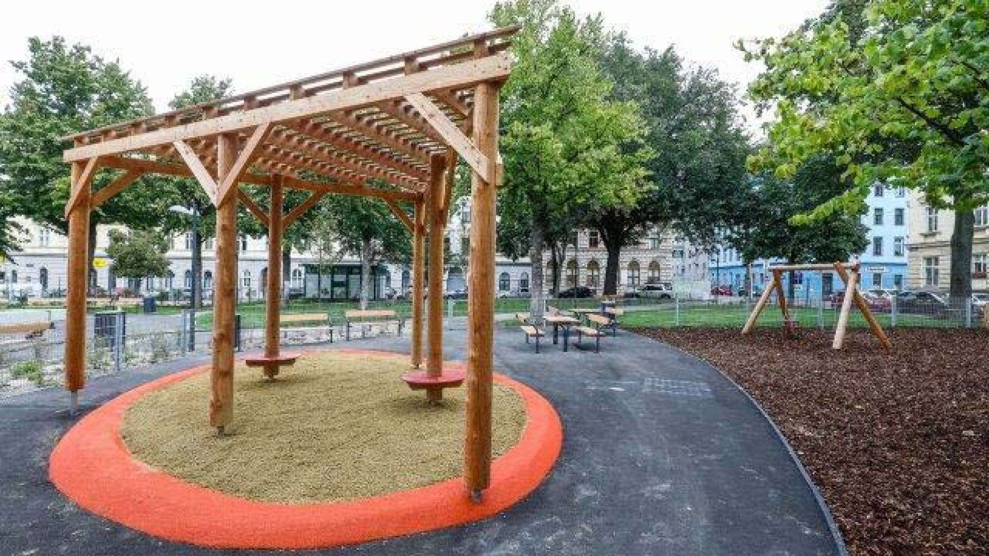copyright: PID/Fürthner Pergola aus Holz in einem Park