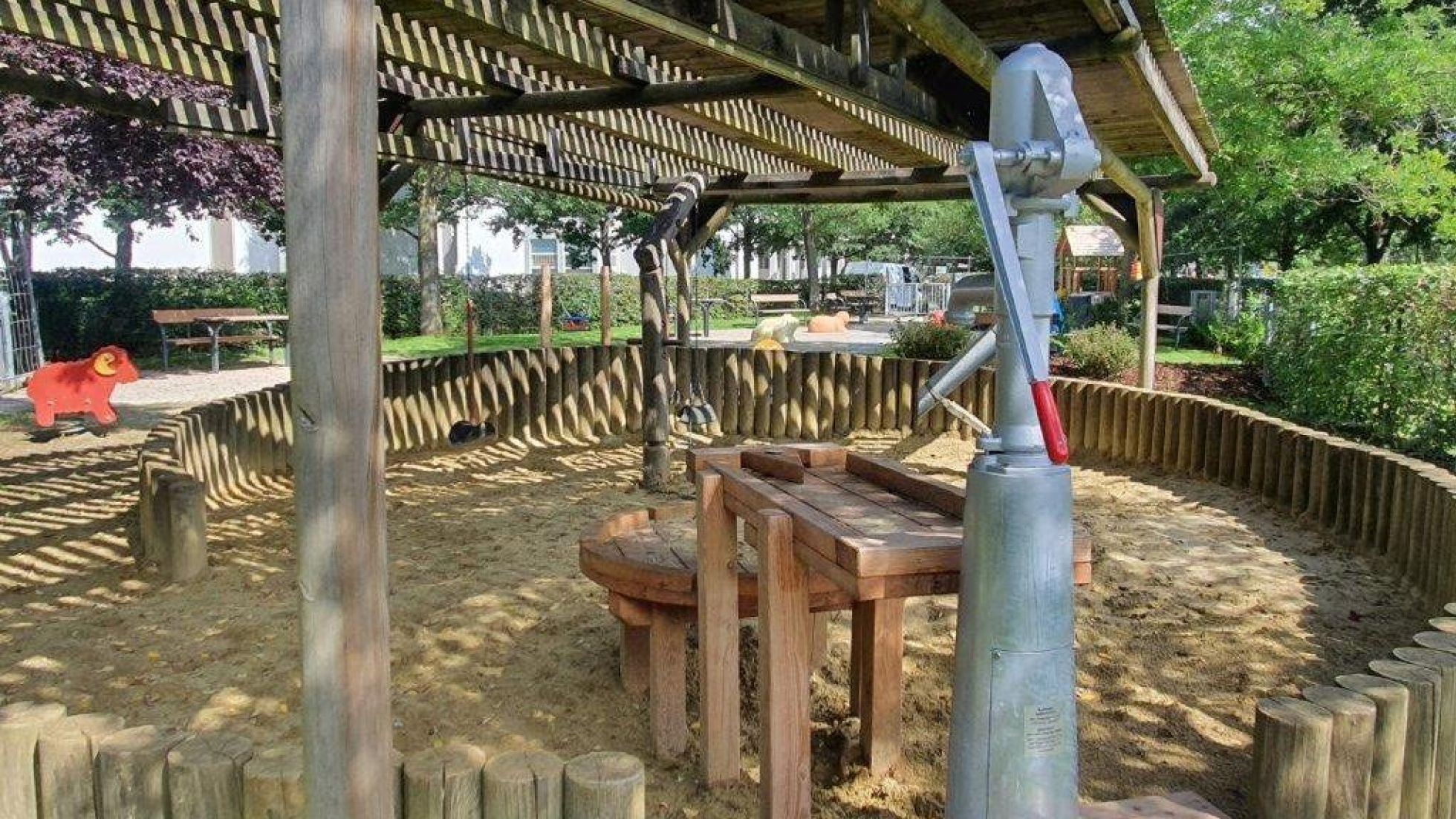 Sandspielanlage in einem Park
