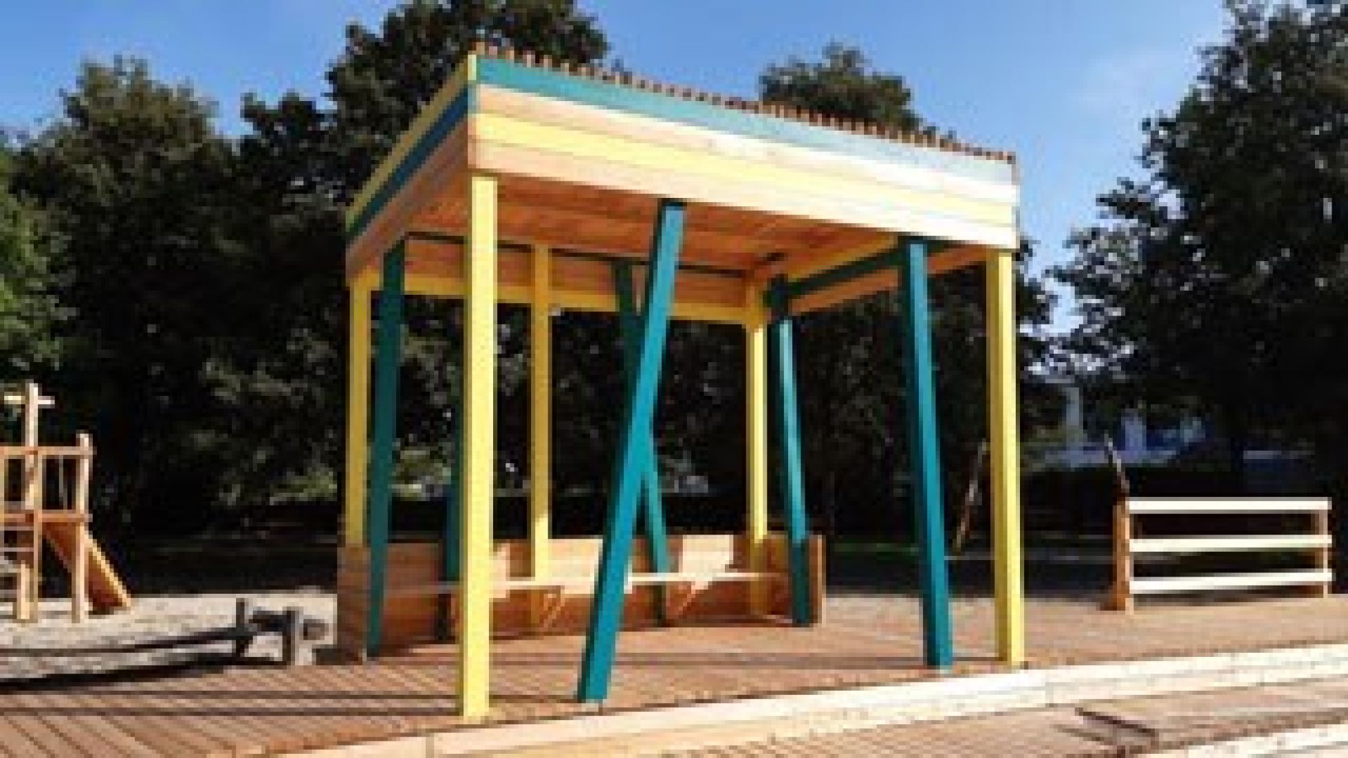 copyright: Wiener Stadtgärten Pergola aus Holz in einem Park