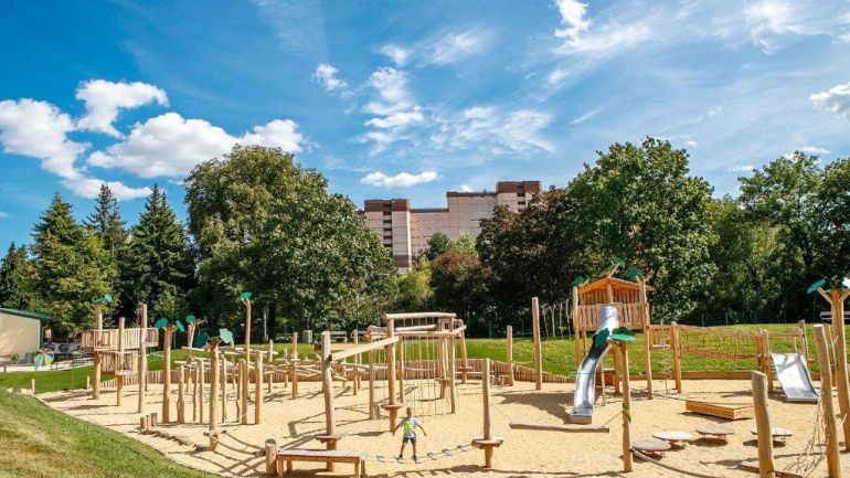 Spielplatz in einer Parkanlage