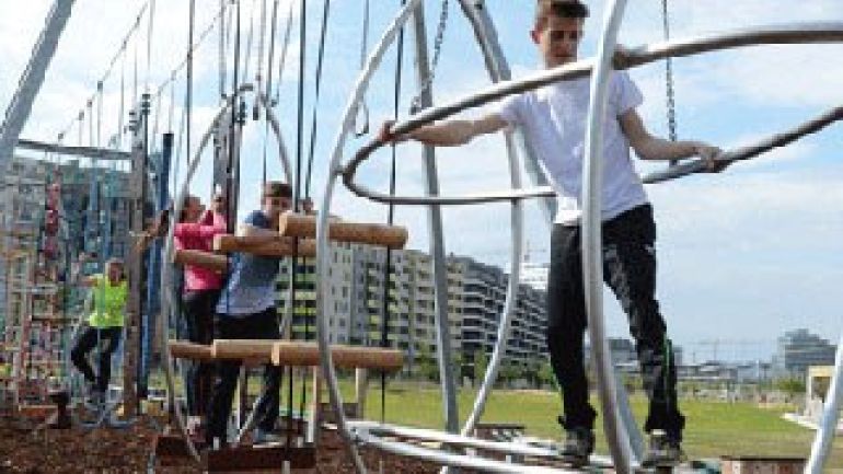 copyright: Motorikdreams Kinder auf einem Kletter-Parcours