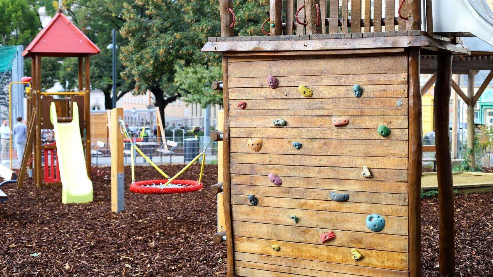 copyright: PID/Votava Kletterwand auf einem Spielplatz