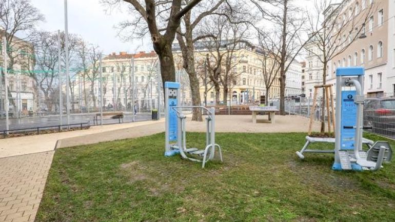 Fitnessgeräte in einem Park