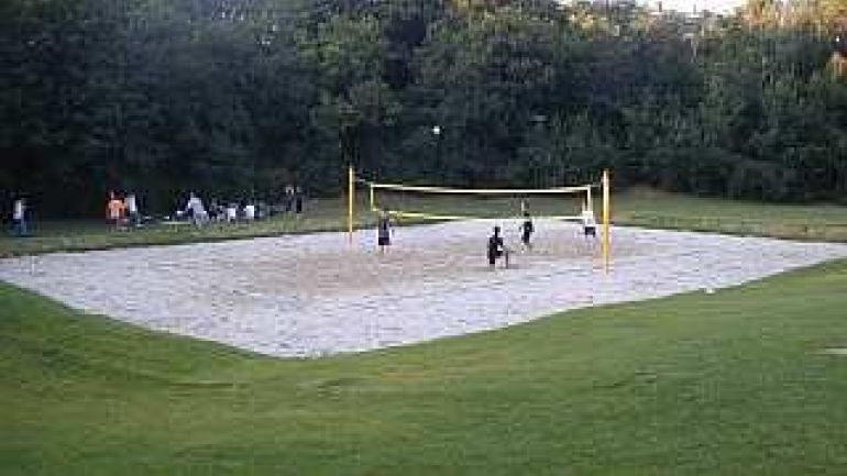 copyright: MA 42 Menschen spielen Volleyball