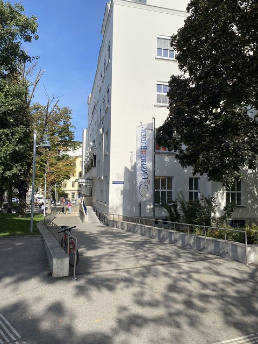 Rampe beim Eingang