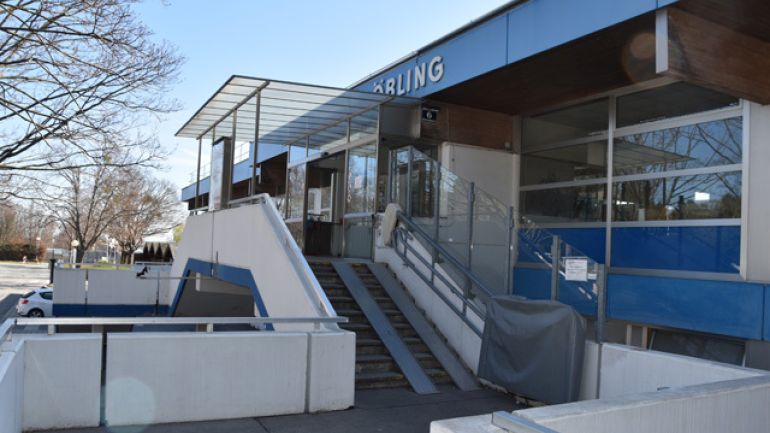Treppenlift zum Eingang Döblinger Bad