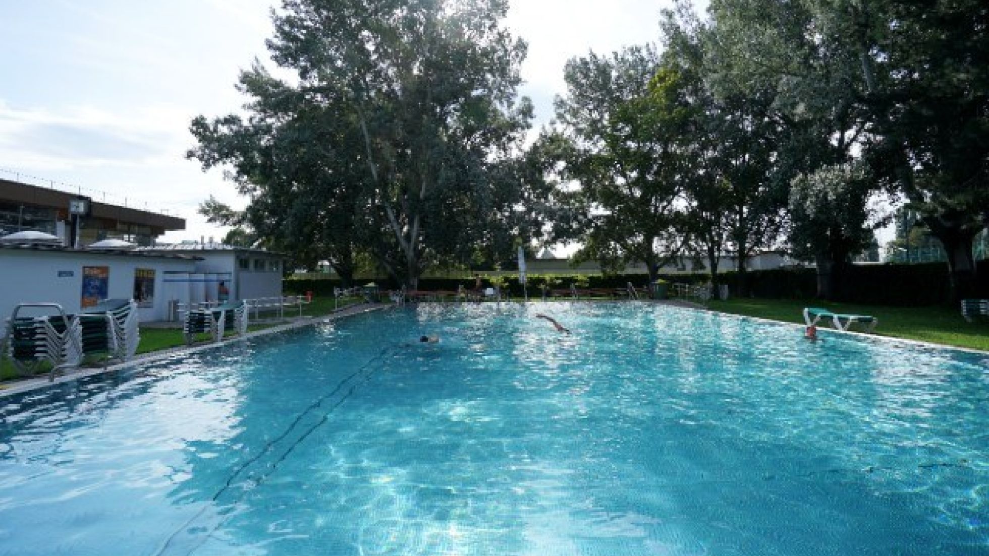 Becken im Donaustädter Bad