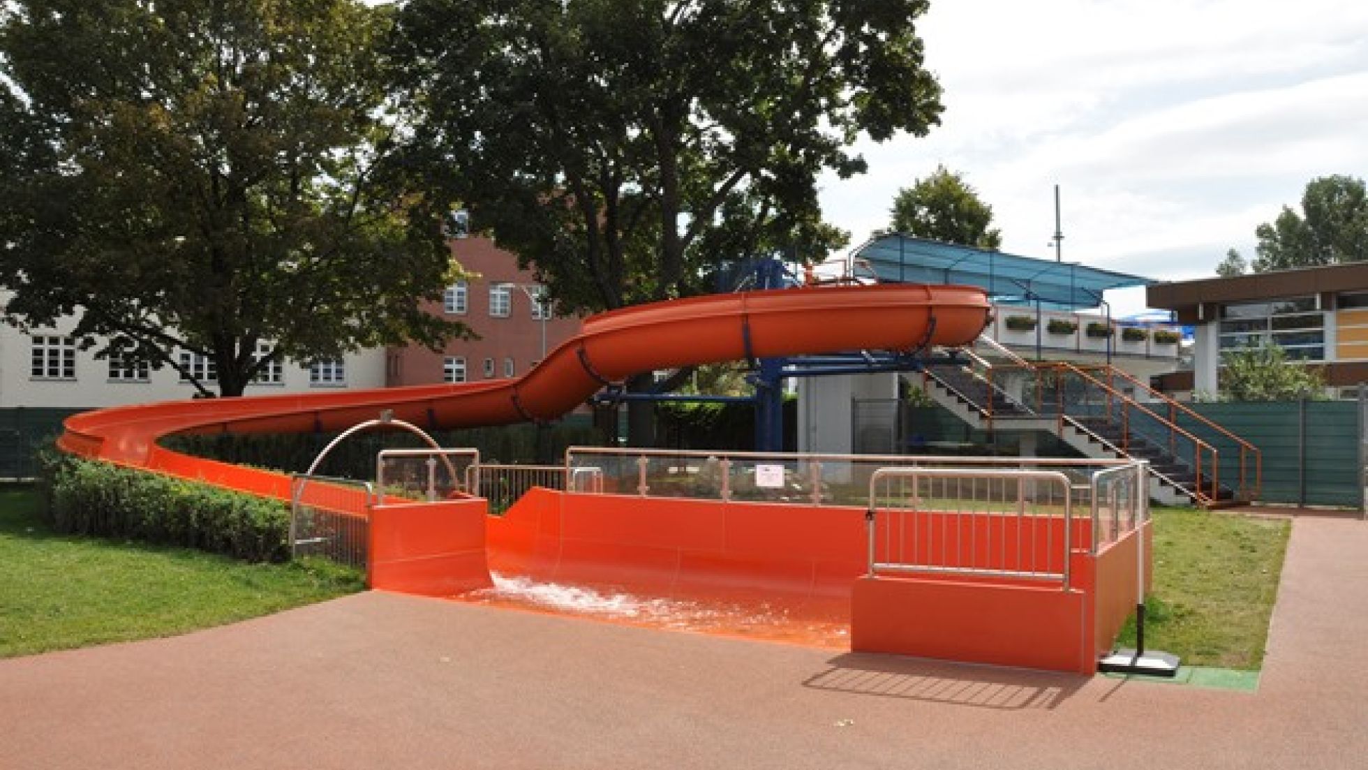 copyright: Wiener Bäder (MA 44) Rutsche im Außenbereich
