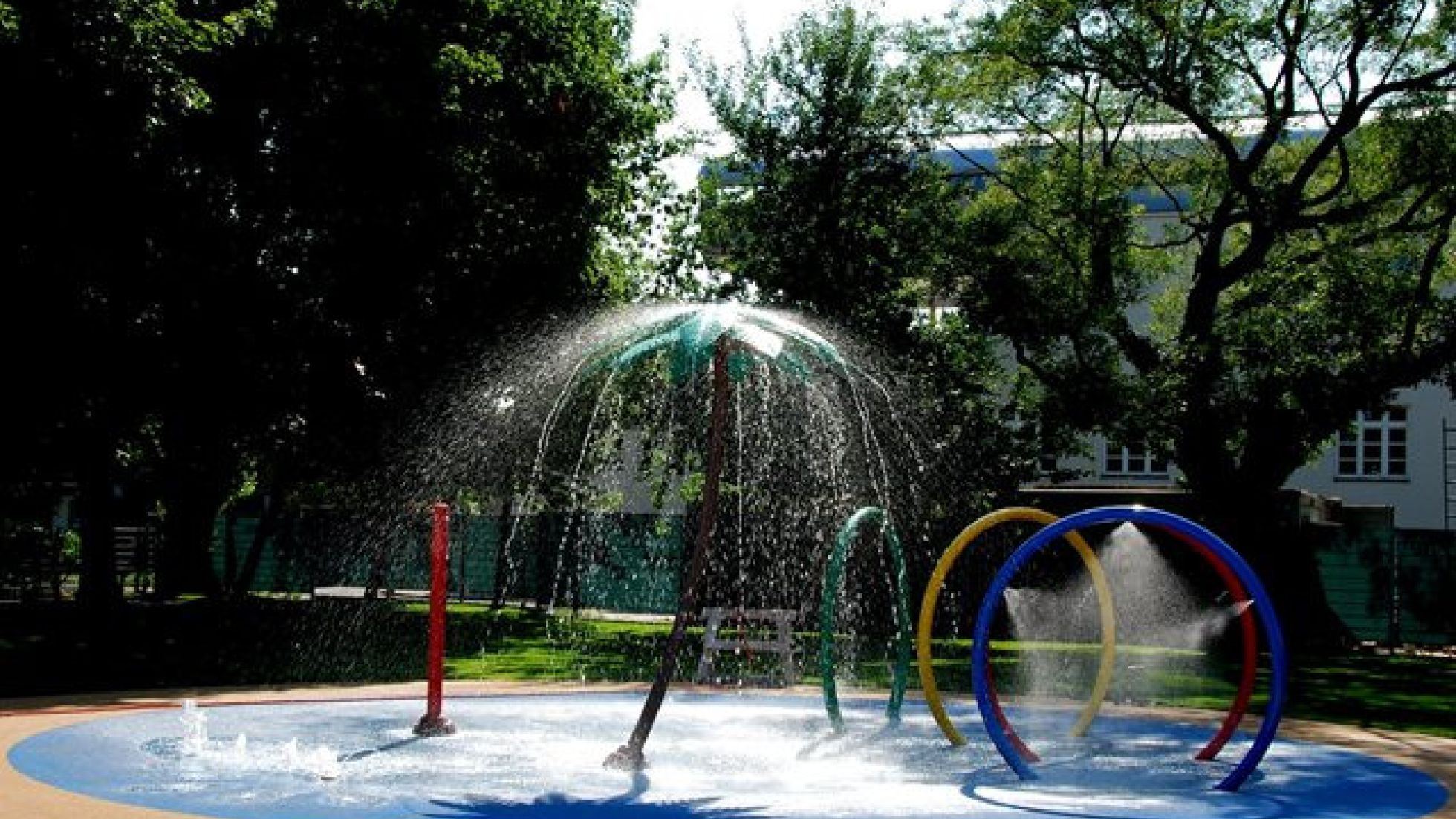 copyright: Wiener Bäder (MA 44) Wasserspielgarten mit Palmendusche