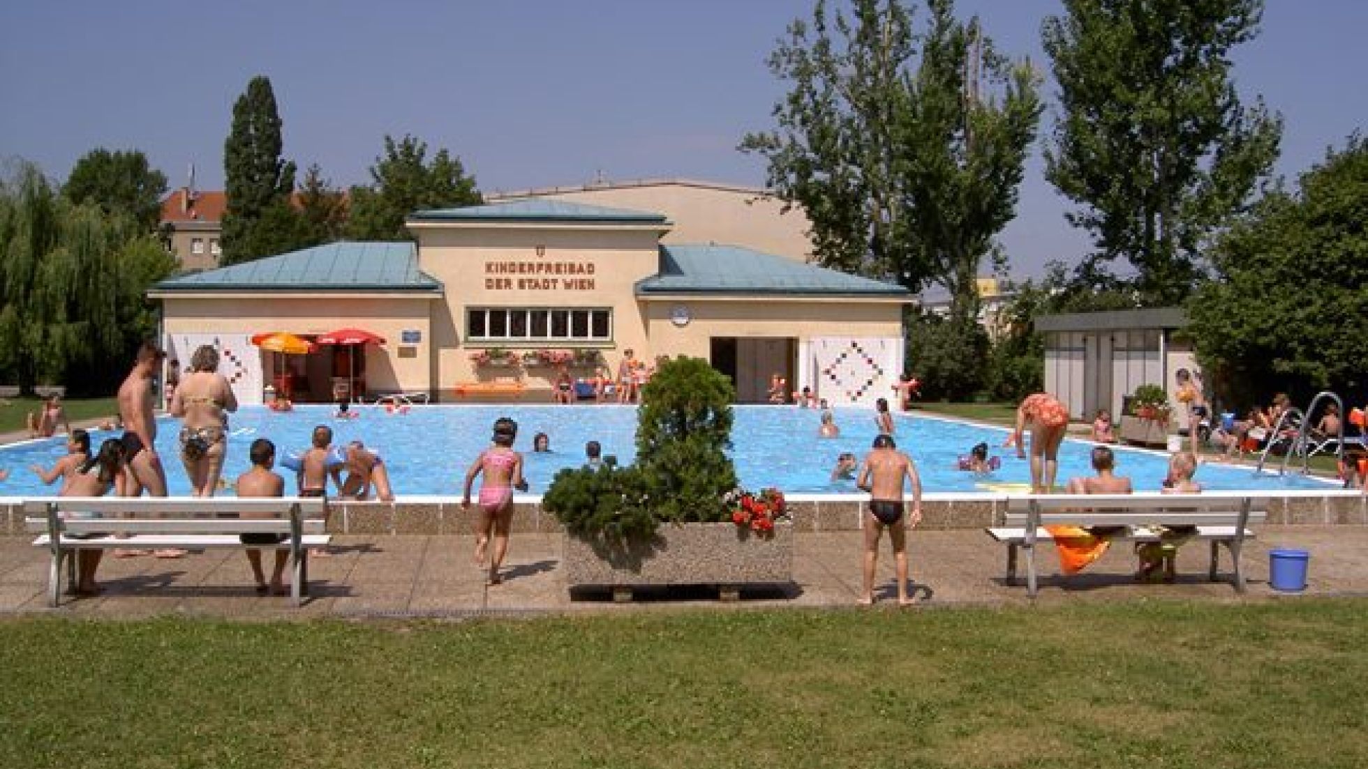 Kinderbecken im Freien