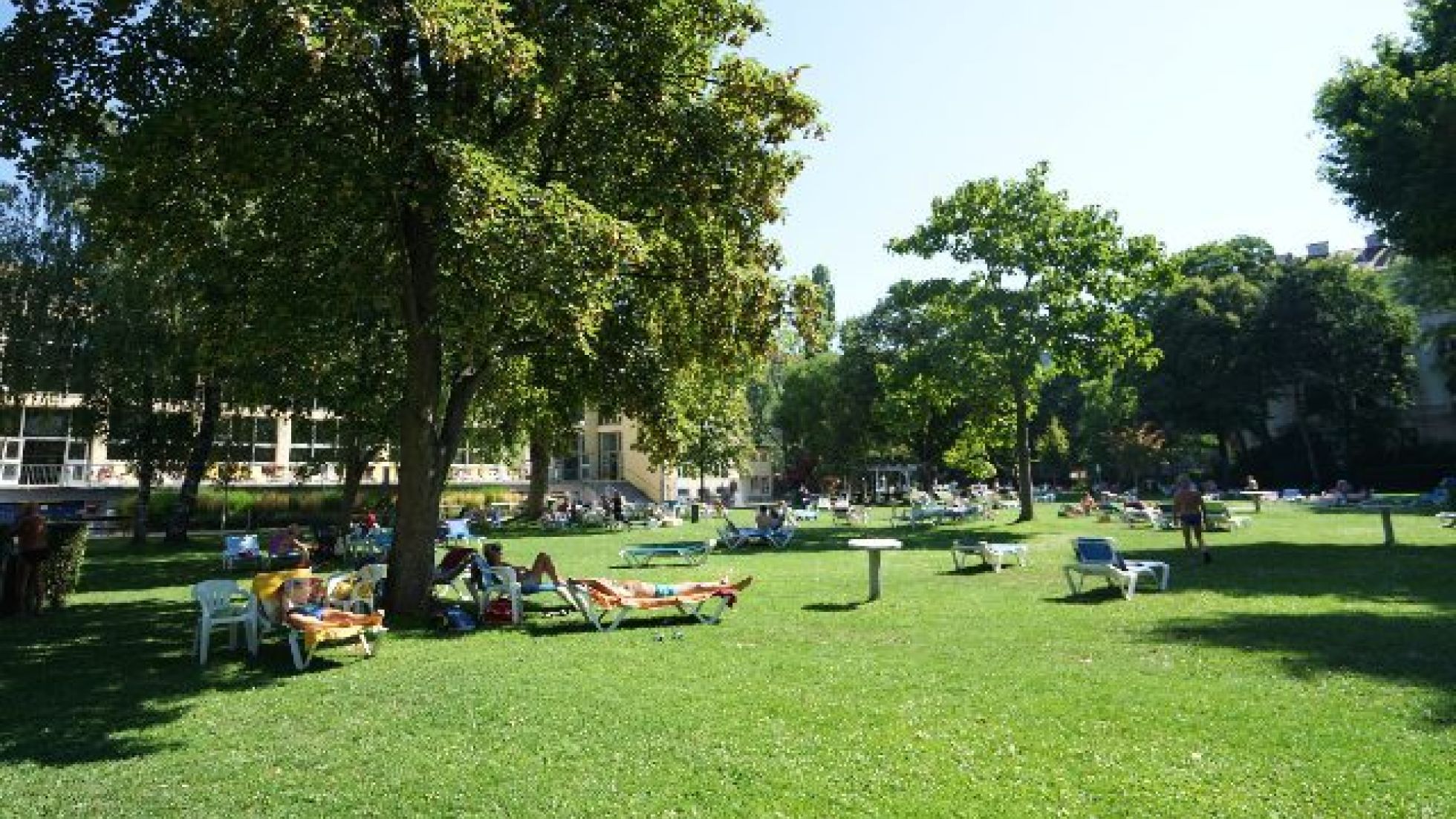 Liegewiese im Theresienbad