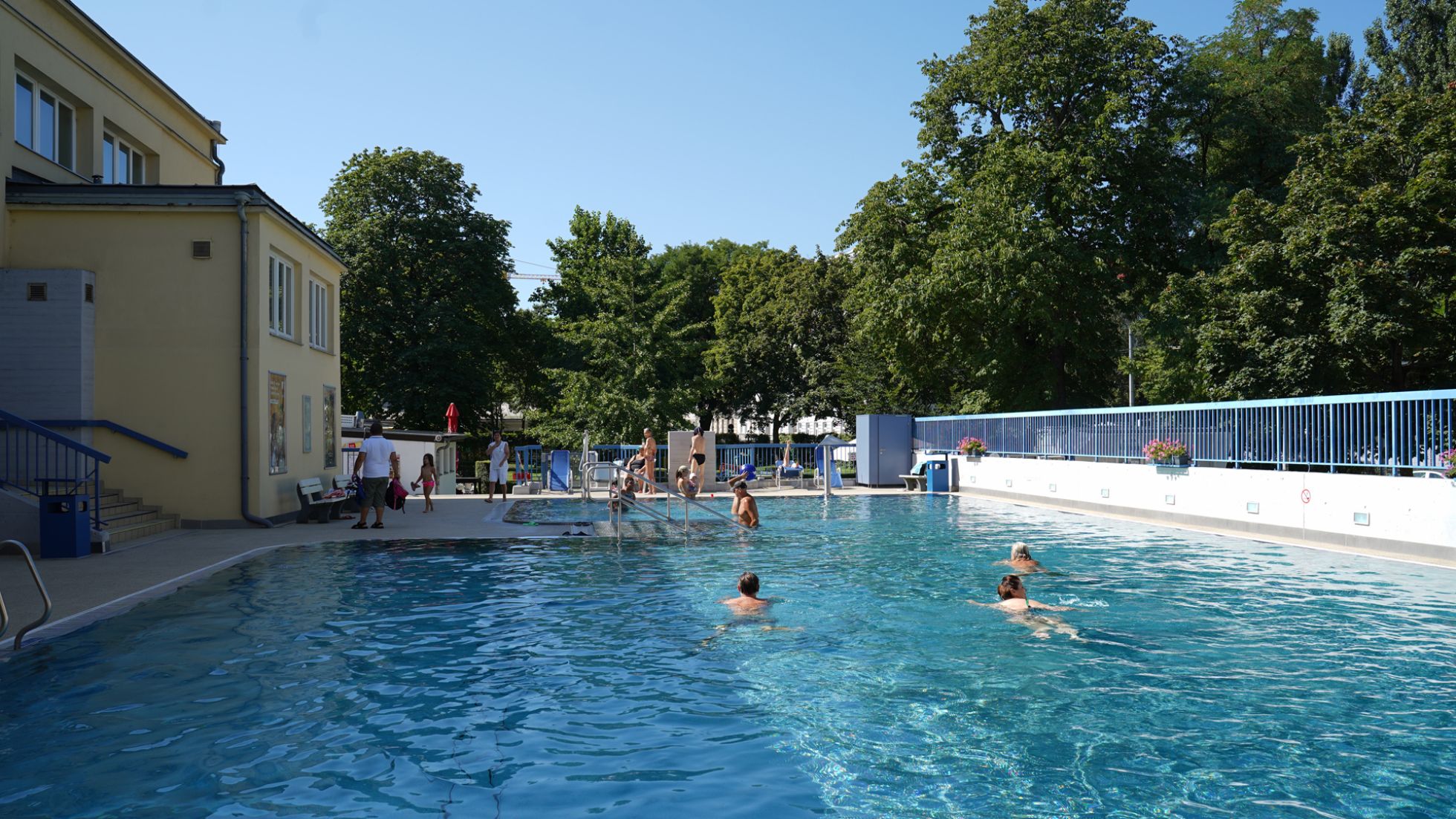 Becken im Theresienbad