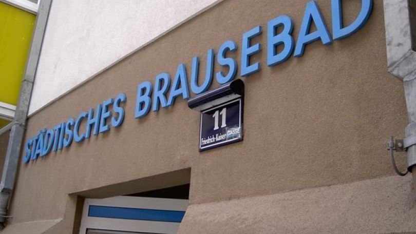 Schriftzug "Städtisches Brausebad"
