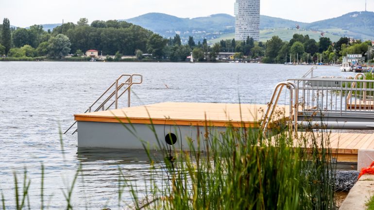 Schwimmplattform an der oberen alten Donau