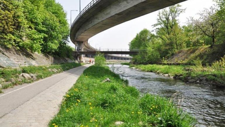 Wienfluss unter einer Brücke