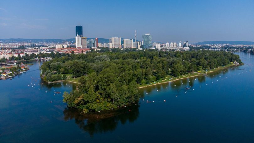 copyright: Wiener Gewässer (MA 45) / Christian Fürthner Panorama Alte Donau mit Skyline im Hintergrund