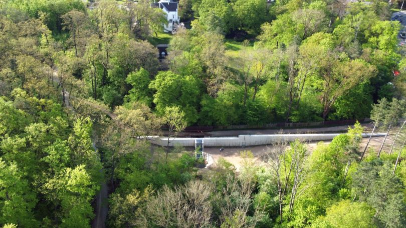 copyright: WLV Ambergerl Rückhaltebecken inmitten von Wald aus der Luft fotografiert