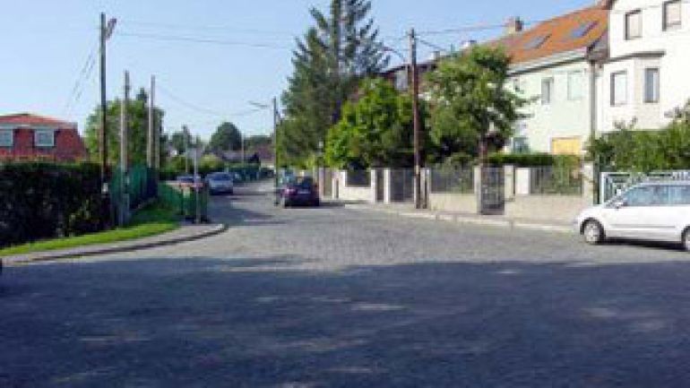 copyright: AUVA Kreuzungsbereich Anzbachgasse - Einfahrtstraße - Marsweg
