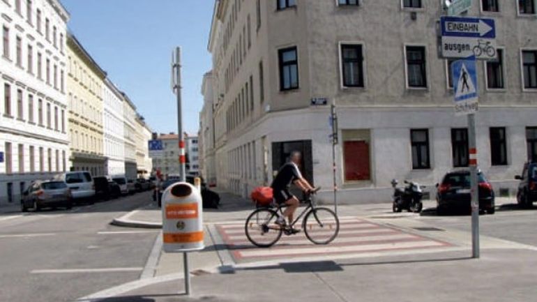 copyright: MA 46/Gabriele Steinbach Kreuzungsbereich Hasnerstraße - Lorenz-Mandl-Gasse
