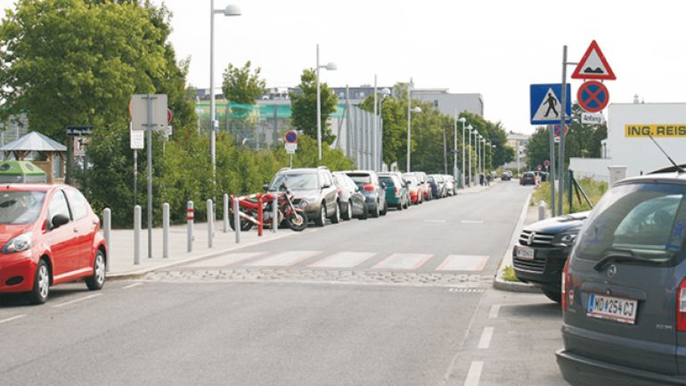 copyright: AUVA Zebrastreifen vor der Schule