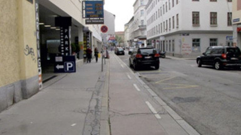 Ausfahrt Tankstelle Rotensterngasse 25