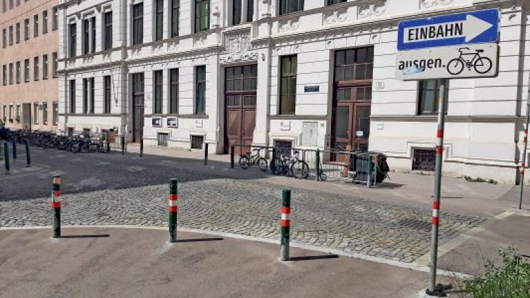 copyright: AUVA Bereich vor der Volksschule Vereinsgasse