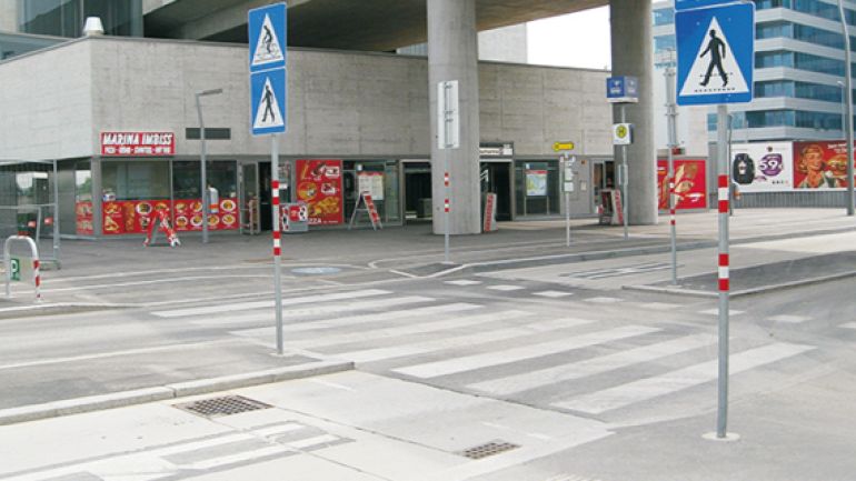 Zebrastreifen - U-Bahn-Station Donaumarina