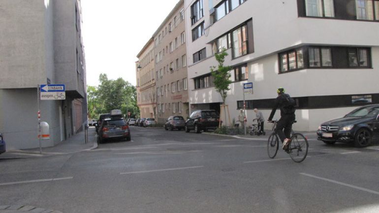 Schopenhauerstraße Kreuzung Teschnergasse, Radfahrer