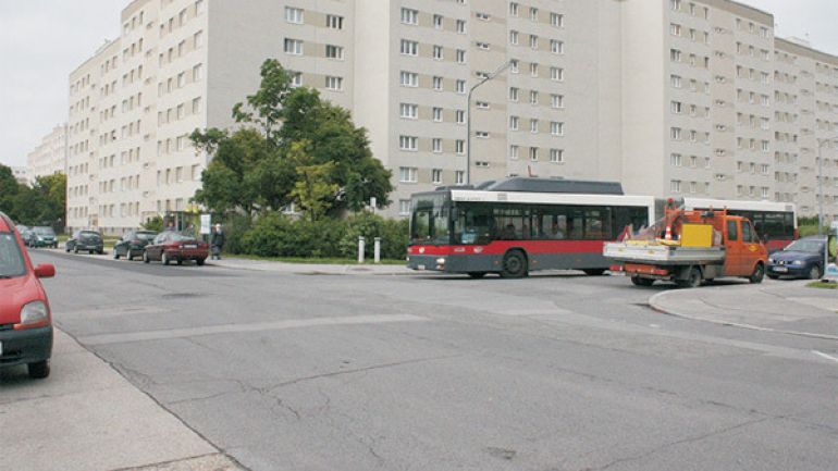 Kreuzungsbereich Herzmanovsky-Orlando-Gasse - Gitlbauergasse: Kreuzung ohne Zebrastreifen oder Ampel