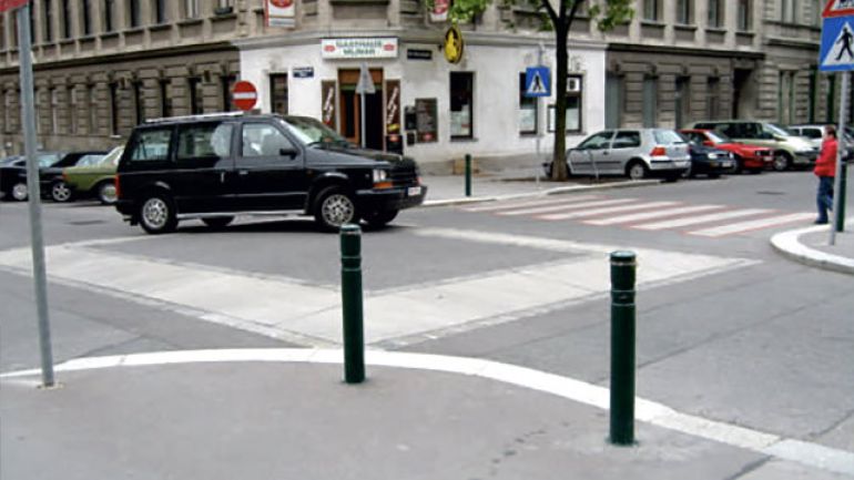 copyright: AUVA Kreuzungsbereich Eduard-Sueß-Gasse - Märzstraße