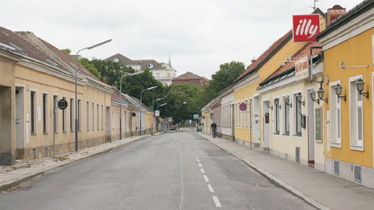 copyright: AUVA Bereich Rußbergstraße: schmale Fahrbahn und schmale Gehsteige
