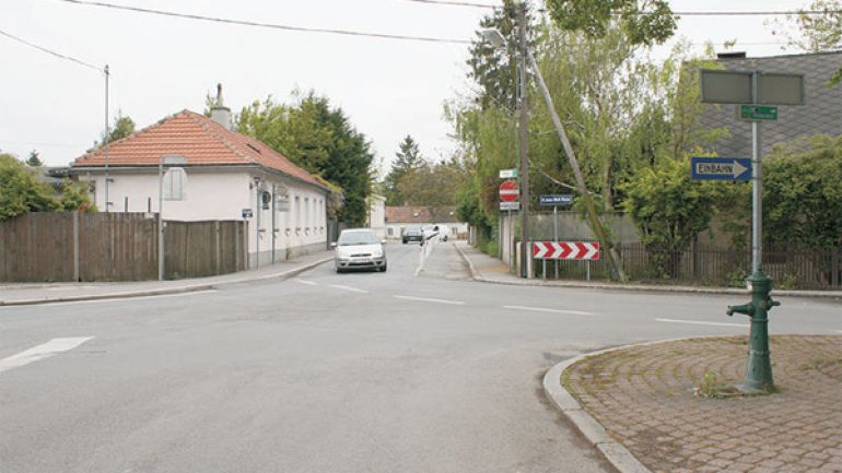 copyright: AUVA Kreuzungsbereich Anton-Böck-Gasse - Krottenhofgasse - Dr.-Nekowitsch-Straße: Kreuzung ohne Zebrastreifen oder Ampel