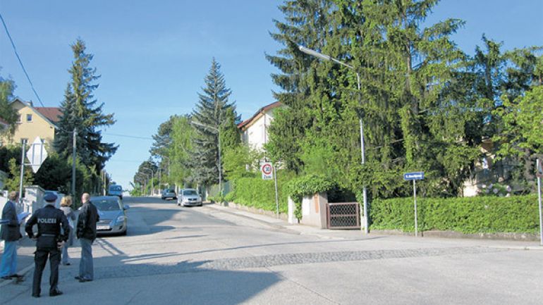 Kreuzungsbereich Dr.-Schober-Straße - Gnedgasse: Kreuzungsbereich mit Rampe