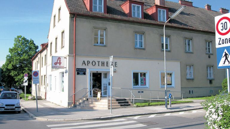Kreuzungsbereich Dr.-Schober-Straße - Kalmangasse: Zebrastreifen über die Kalmanngasse
