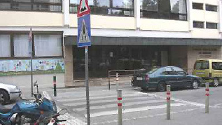 Zebrastreifen vor der Schule in der Michaelerstraße 11