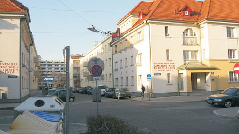 copyright: AUVA Kreuzungsbereich Justgasse - Skraupstraße: Kreuzung ohne Bodenmarkierungen oder Ampeln