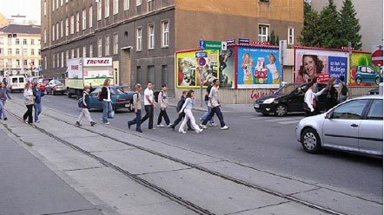 Kreuzungsbereich Stollgasse - Kenyongasse