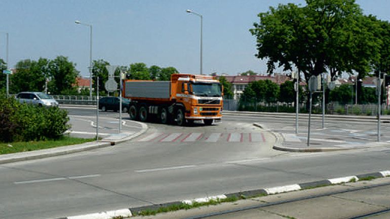 Kreuzungsbereich Breitenfurter Straße - Wienerbergbrücke