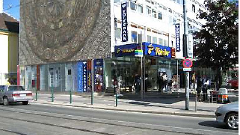 Kreuzungsbereich Hietzinger Hauptstraße beim Einkaufszentrum