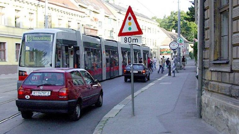 Querung Dornbacher Straße - Bereich Straßenbahnendstation
