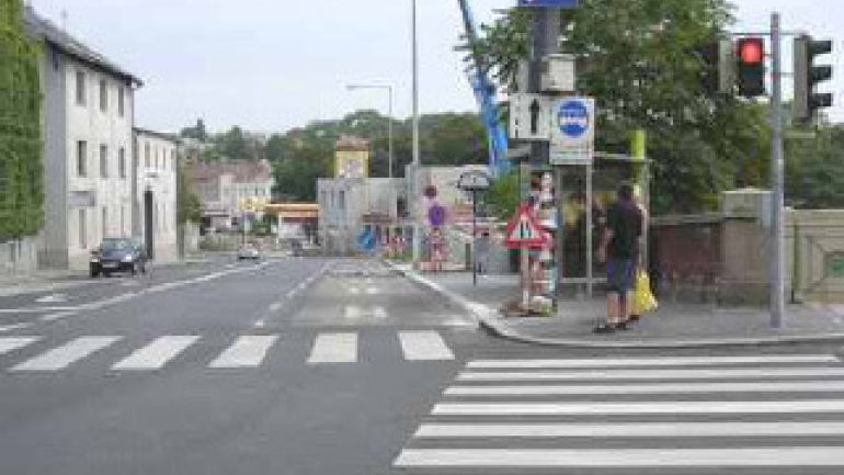 Gersthofer Straße - Busstation bei der Brücke