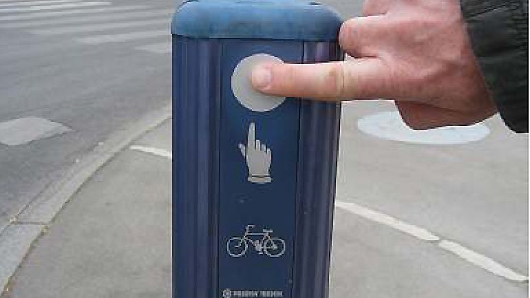 Kreuzungsbereiche Hanreitergasse - Jedlersdorfer Straße und Hanreitergasse - Brünner Straße